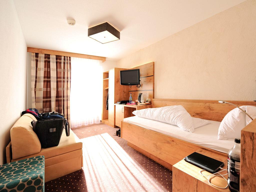 Hotel Roeck Garni ฟิสส์ ภายนอก รูปภาพ