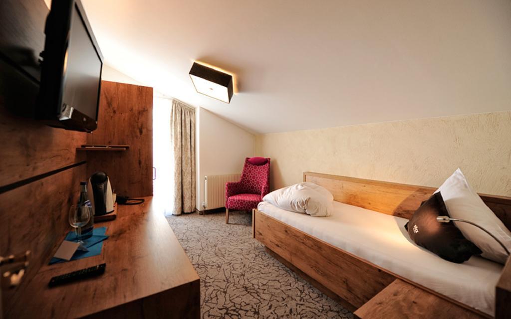 Hotel Roeck Garni ฟิสส์ ภายนอก รูปภาพ