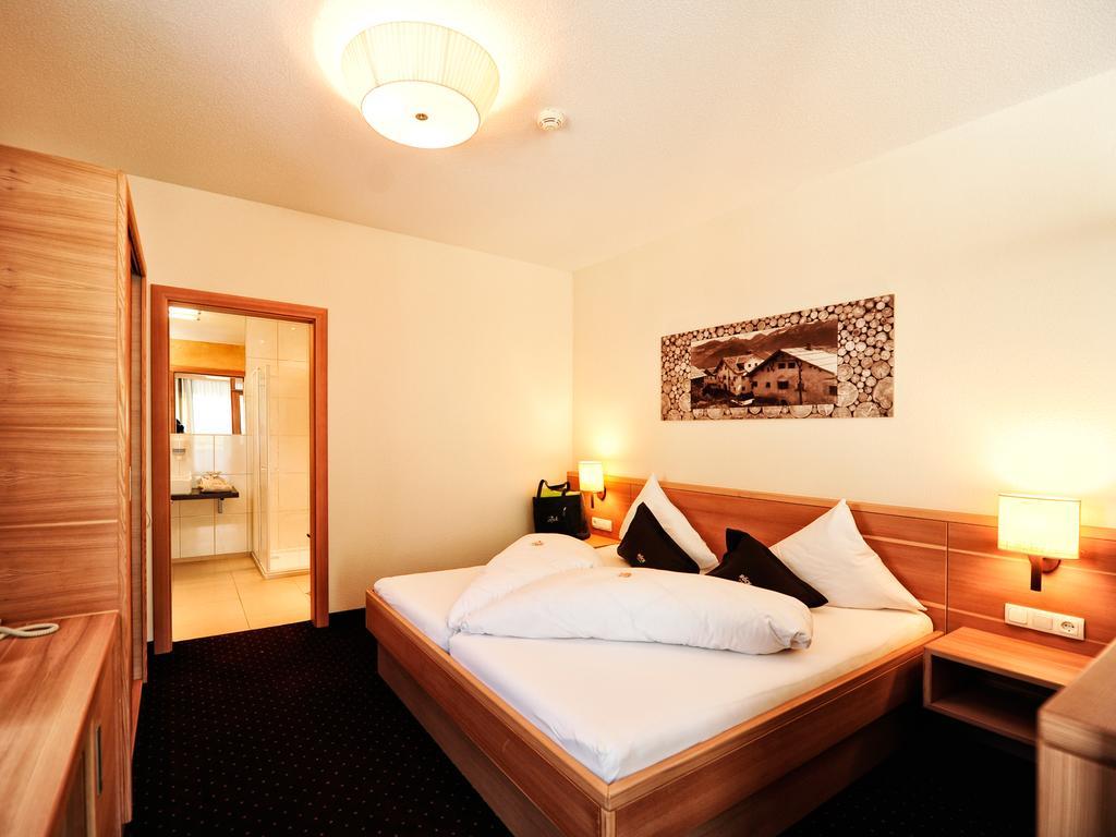 Hotel Roeck Garni ฟิสส์ ภายนอก รูปภาพ