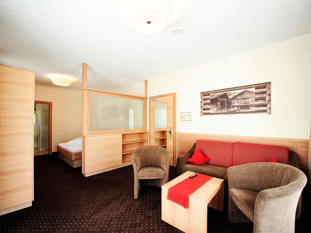 Hotel Roeck Garni ฟิสส์ ภายนอก รูปภาพ